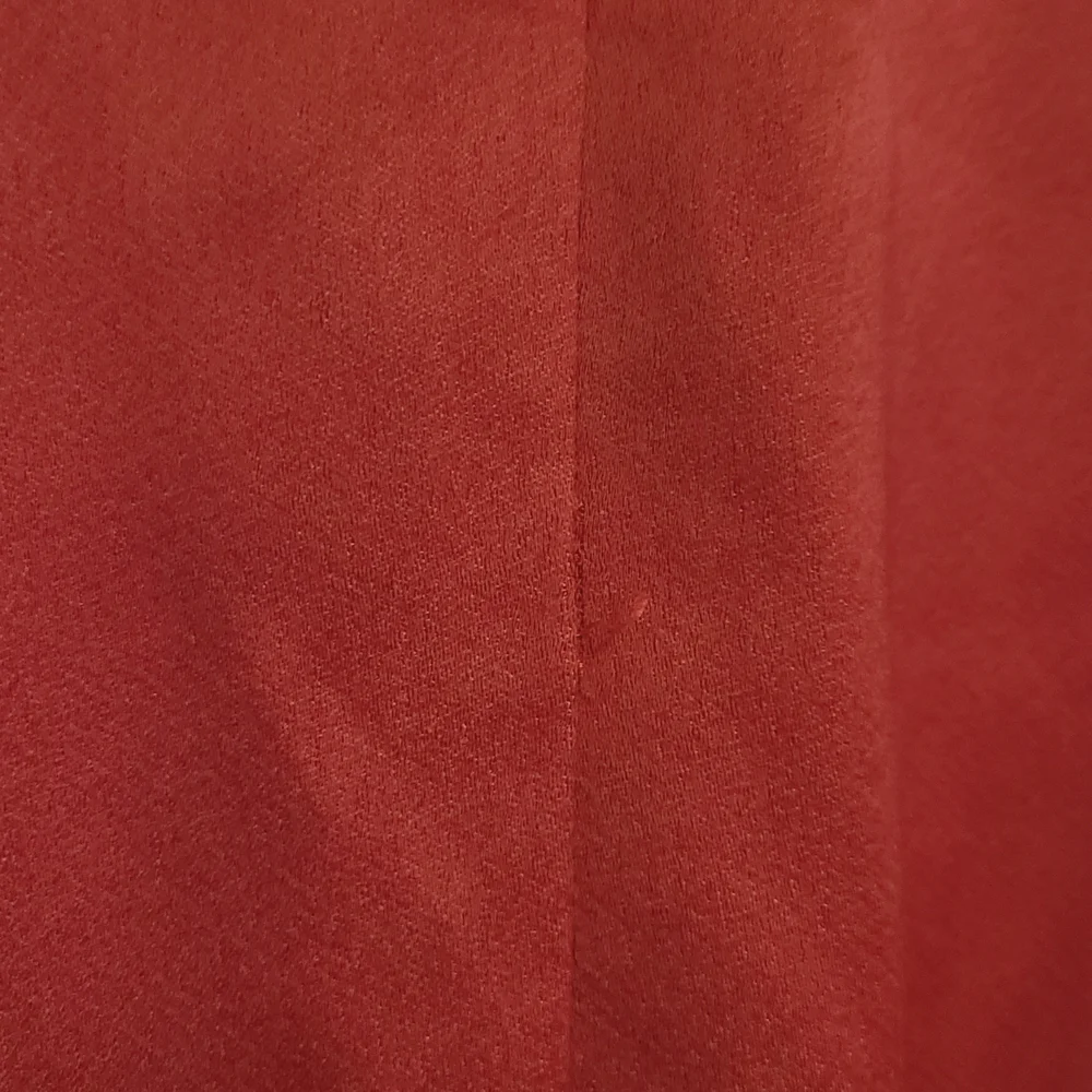 Women’s Taylor Red Satin Crepe Twist Knot Front Midi Dress - Picture 4 of 5